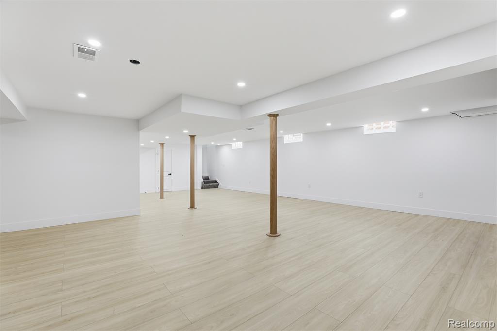 15230 Oakwood Drive, Oak Park, MI 48237 — Photo 34