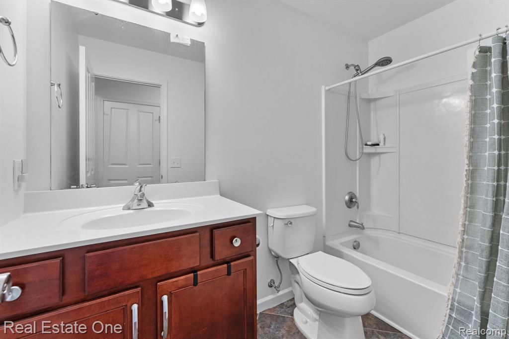 3513 Amber Oaks Drive, Howell, MI 48855 — Photo 27