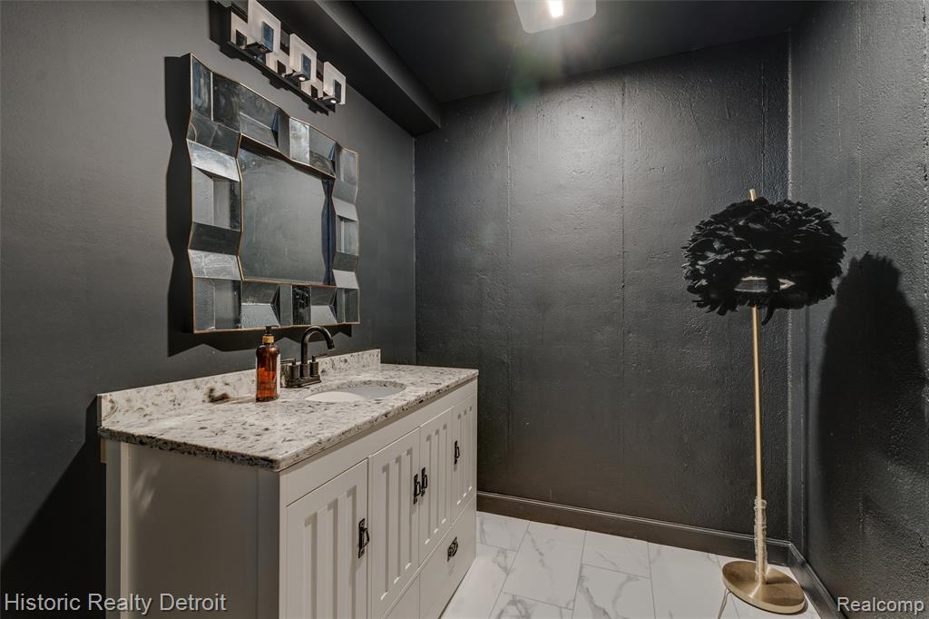 5695 N Branford Drive N, West Bloomfield, MI — Photo 52
