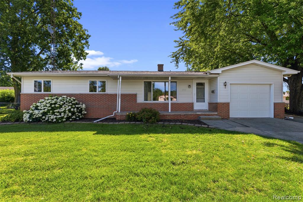5155 Oxford Court, Swartz Creek, MI 48473 — front exterior