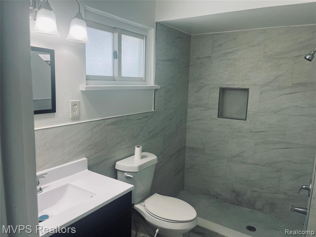 45 W Hudson Avenue, Madison Heights, MI 48071 — Photo 11