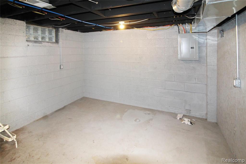 20560 DRESDEN Street, Detroit, MI 48205 — Photo 13