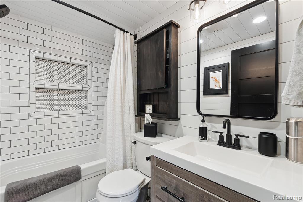 10605 Wilkinson Road, Lennon Vlg, MI 48449 — Photo 14