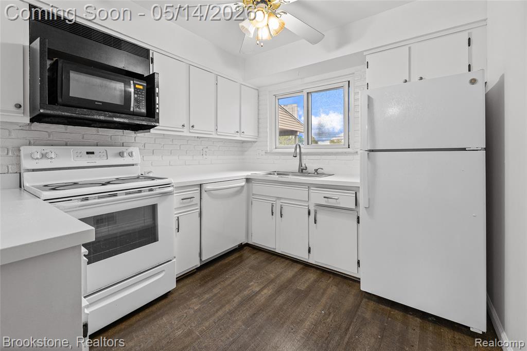819 Kirts Boulevard, Troy, MI 48084 — Photo 10