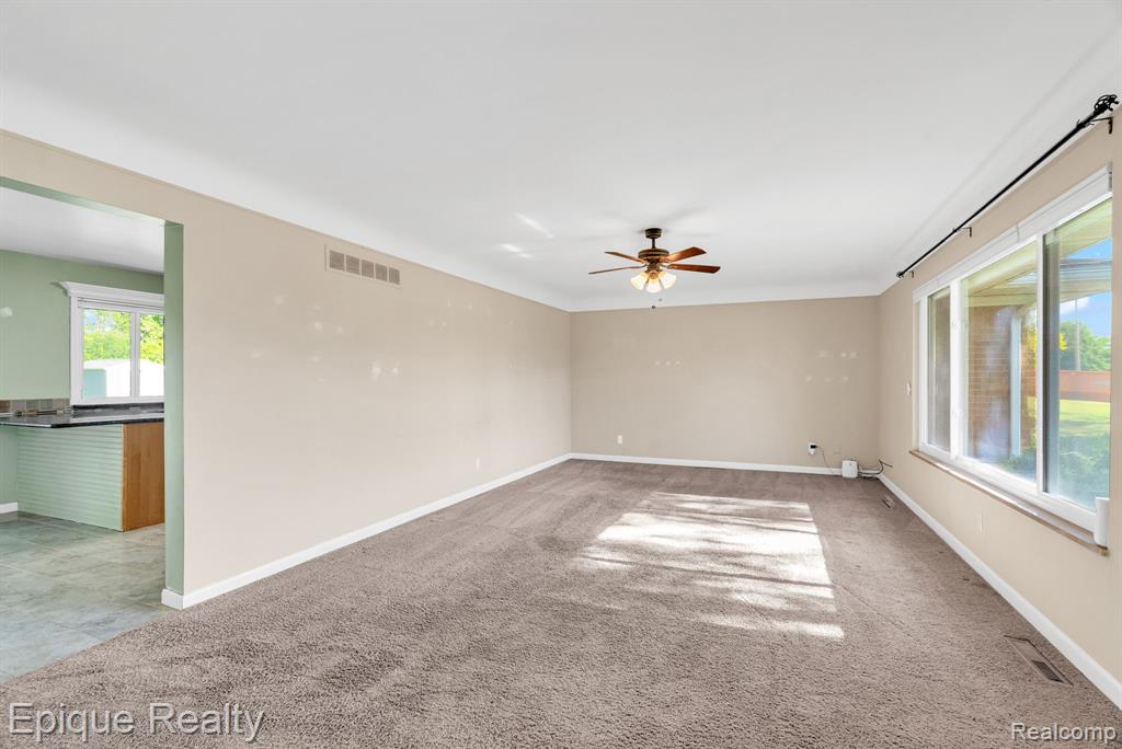 8052 Dungarvin Drive, Grand Blanc, MI 48439 — Photo 6