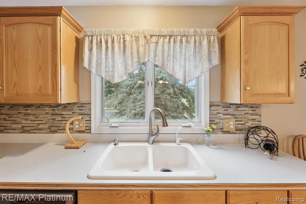 8872 Thornapple Drive, Pinckney, MI 48169 — Photo 28