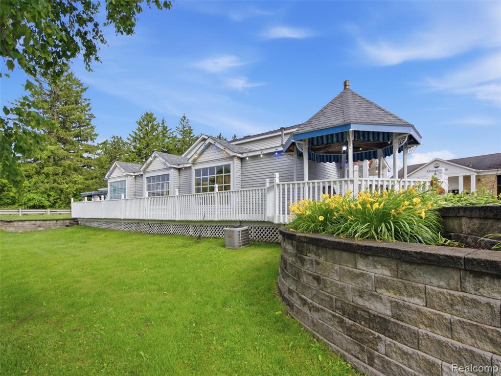425 S Ortonville Road, Ortonville, MI 48462 — Photo 15