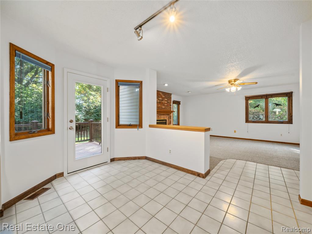 4097 Merna Lane, Milford, MI 48380 — Photo 12