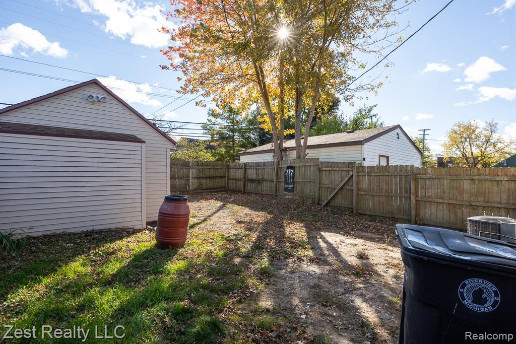 18765 Riverview Street, Riverview, MI 48193 — Photo 22
