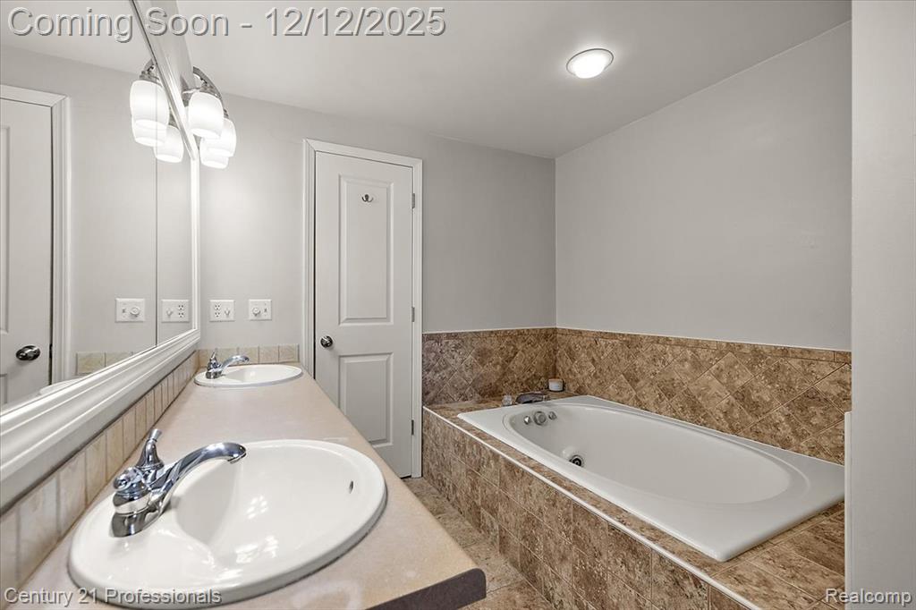 5945 Snow Apple Drive, Clarkston, MI — Photo 39