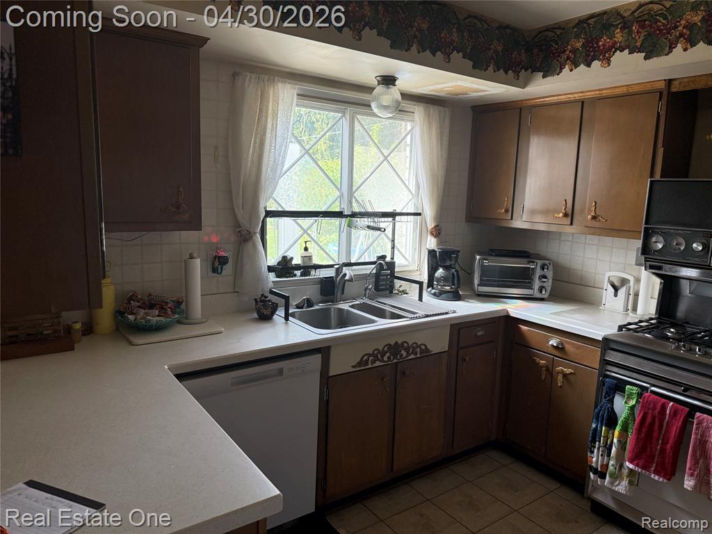 26023 Meadow Drive, Franklin, MI 48025 — Photo 8
