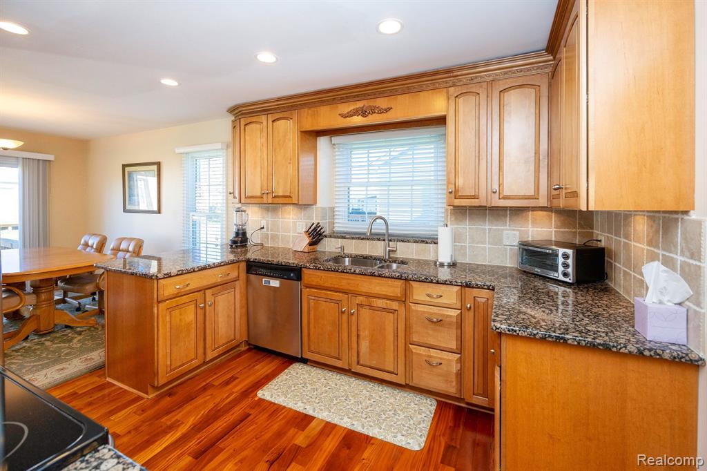 7282 GREEN MEADOW Lane, Canton, MI 48187 — Photo 4