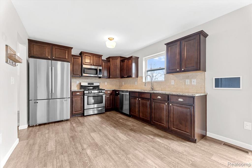 9357 Neumann Circle, Ypsilanti, MI 48197 — Photo 9