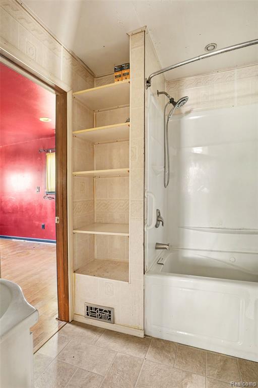 43171 Hartwick Drive, Sterling Heights, MI 48313 — Photo 21