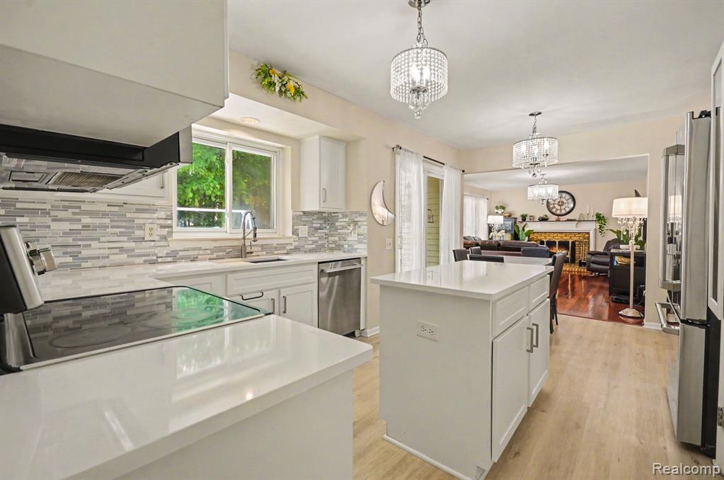 425 Thornridge Court, Rochester Hills, MI 48307 — Photo 7