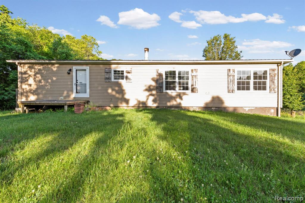 2190 Seymour Lake Road, Ortonville, MI 48462 — Photo 4