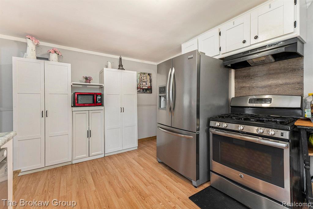 734 WOODLAND Avenue, Lake Orion, MI 48362 — Photo 8