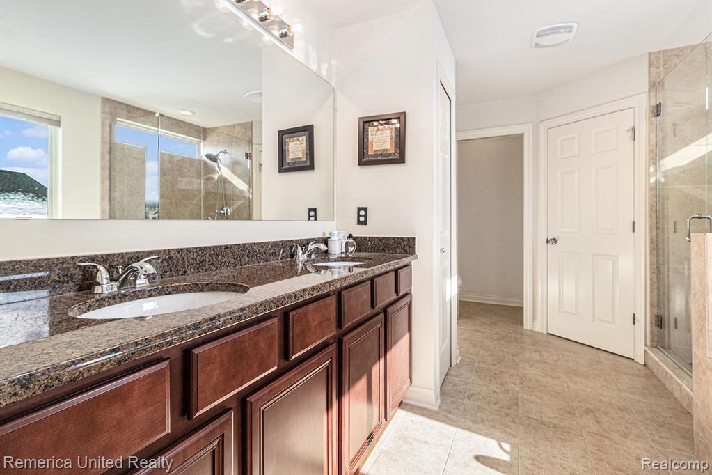 1941 HUNTERS CREEK Drive, Ypsilanti, MI 48198 — Photo 17