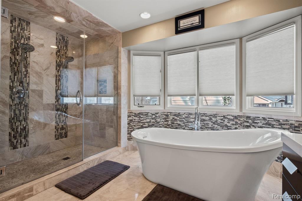 7111 Elder Court S, West Bloomfield, MI 48324 — Photo 20