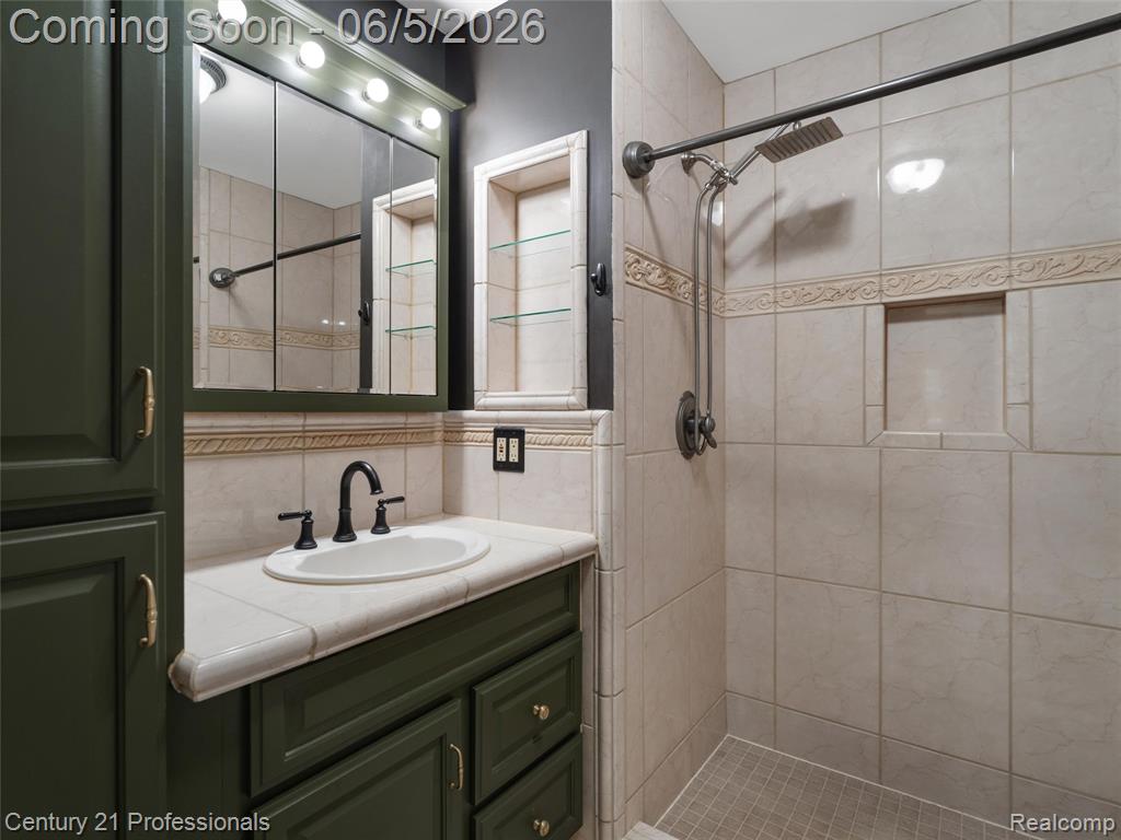 4921 Huron Drive, Clarkston, MI 48348 — Photo 21