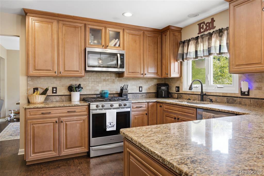 1817 Deer View Court, Howell, MI 48843 — Photo 28