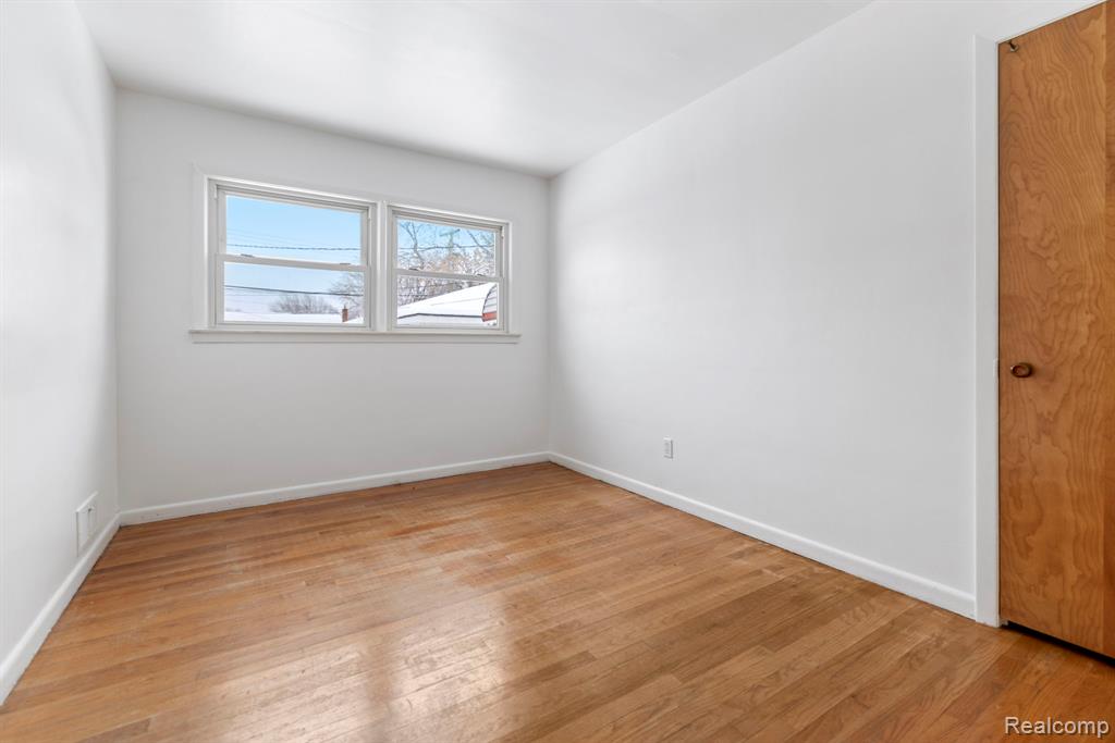 6690 Deering Street, Garden City, MI — Photo 9