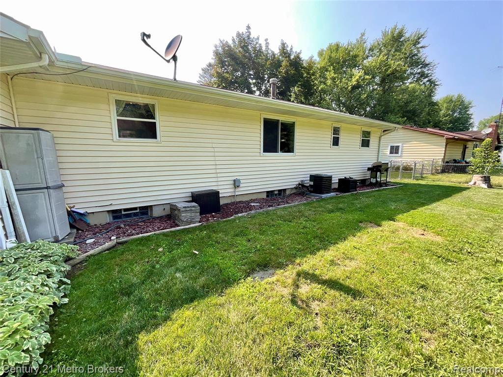 5363 Irish Road, Grand Blanc, MI 48439 — Photo 5