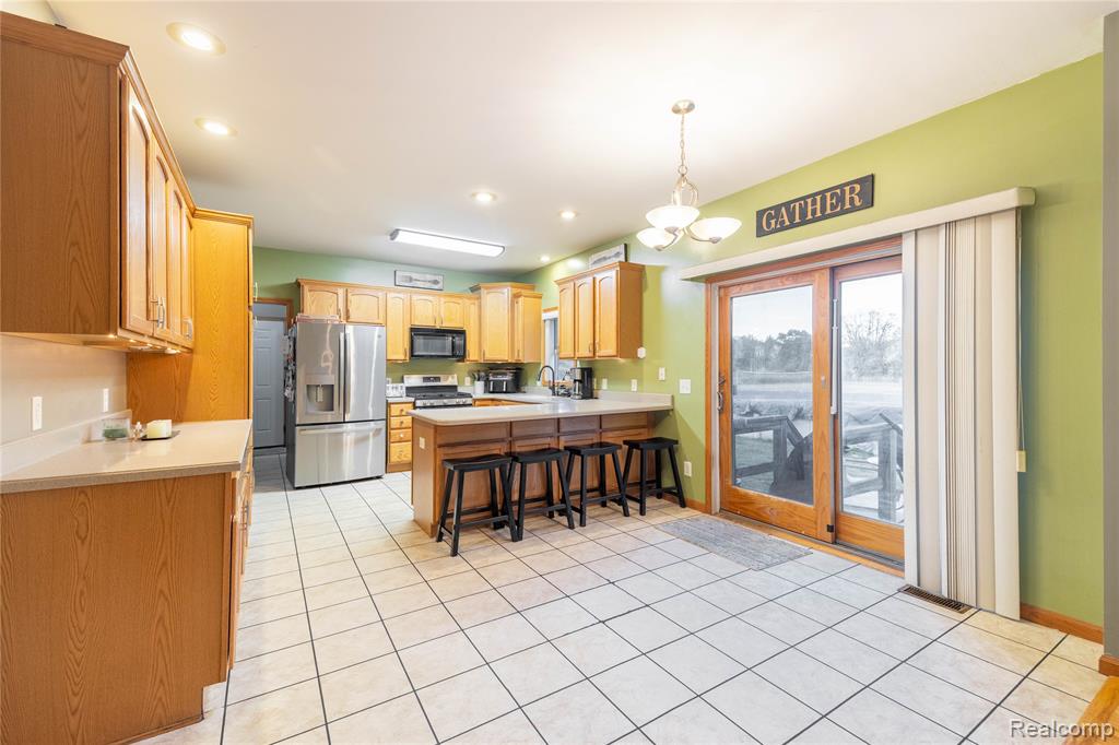 28101 Elwell Road, Belleville, MI 48111 — Photo 9