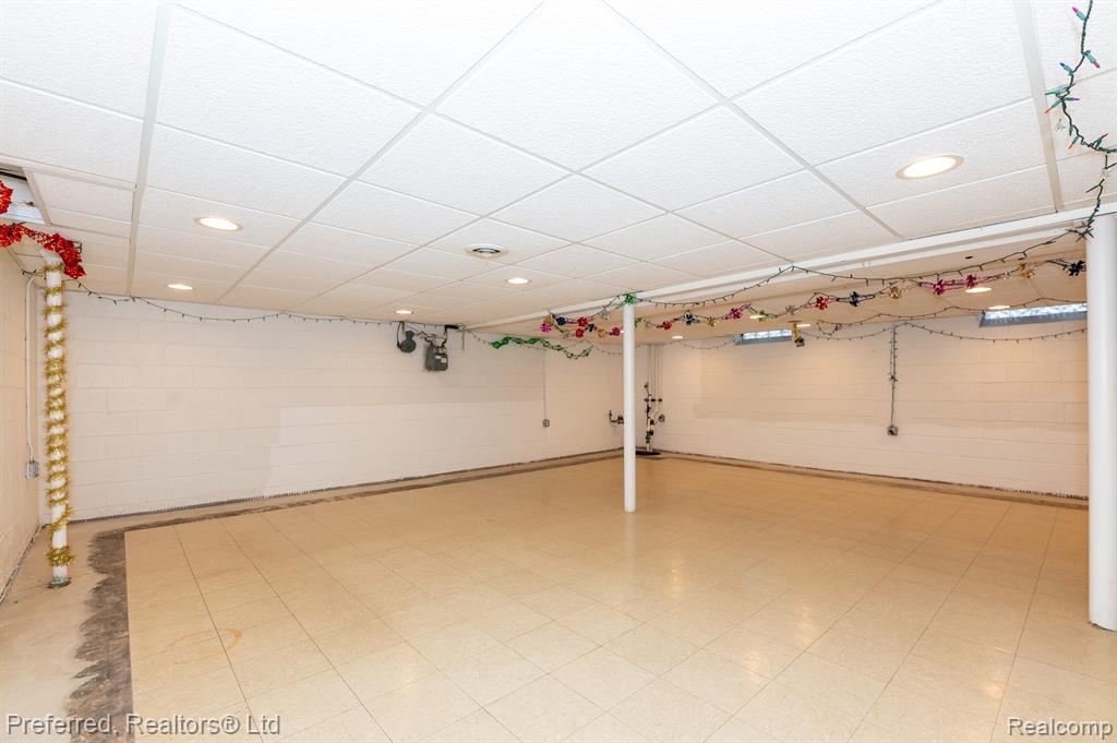 4565 UNIVERSAL Street, Dearborn Heights, MI 48125 — Photo 18