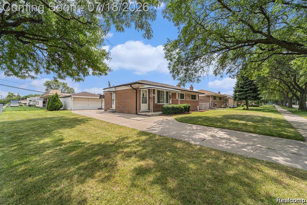 32960 Oakview Drive, Warren, MI 48092