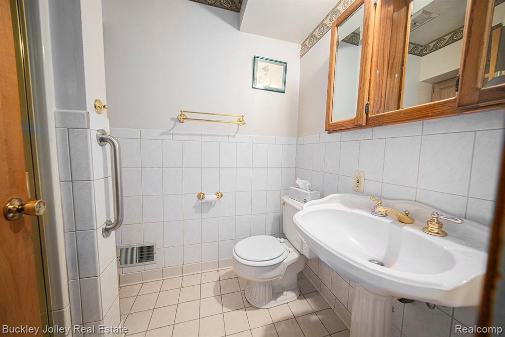 9515 MEADOW Lane, Pinckney, MI 48169 — Photo 13