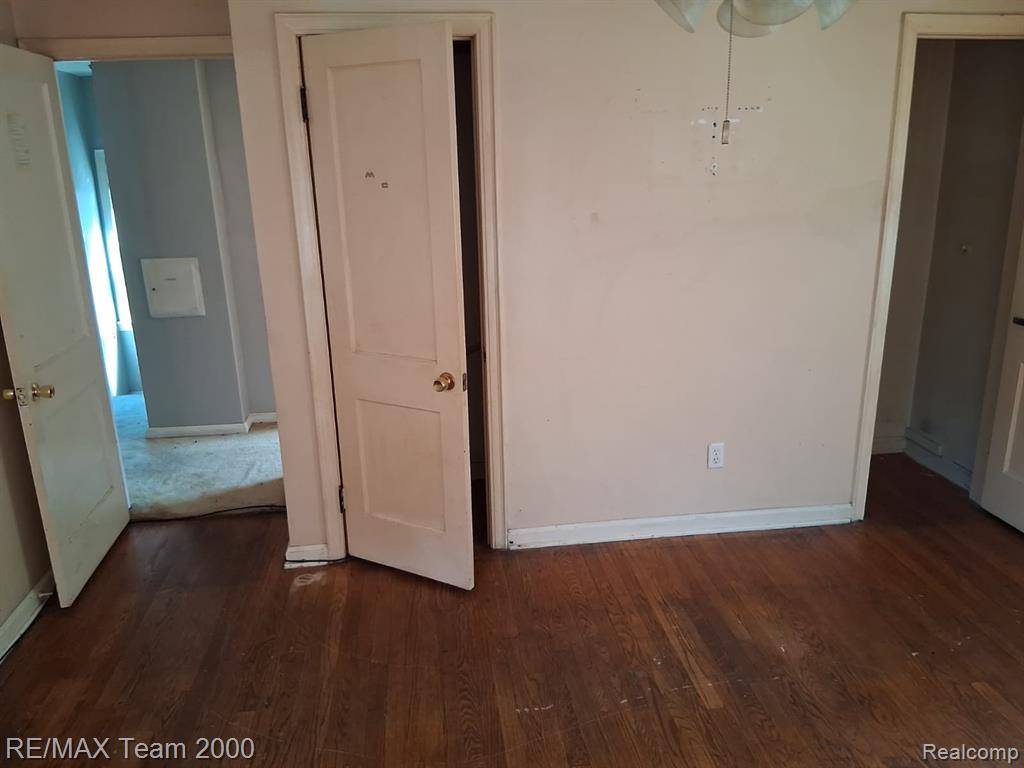 5228 Hillcrest Street, Detroit, MI 48236 — Photo 13