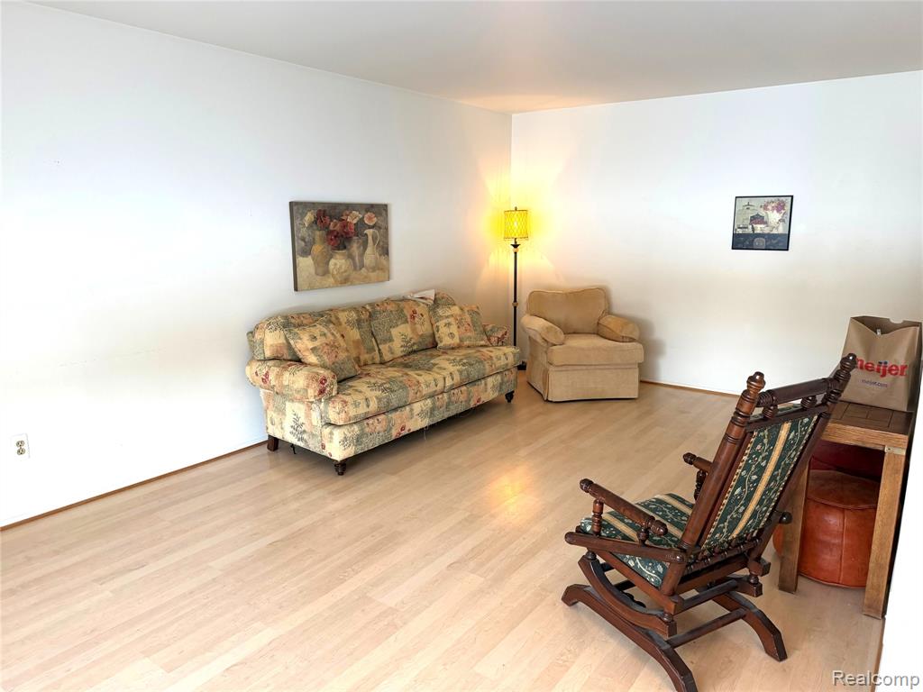 671 E Fox Hills Drive, Bloomfield Hills, MI 48304 — Photo 7