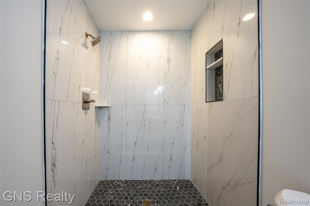 718 Devillen Avenue, Royal Oak, MI 48073 — Photo 30