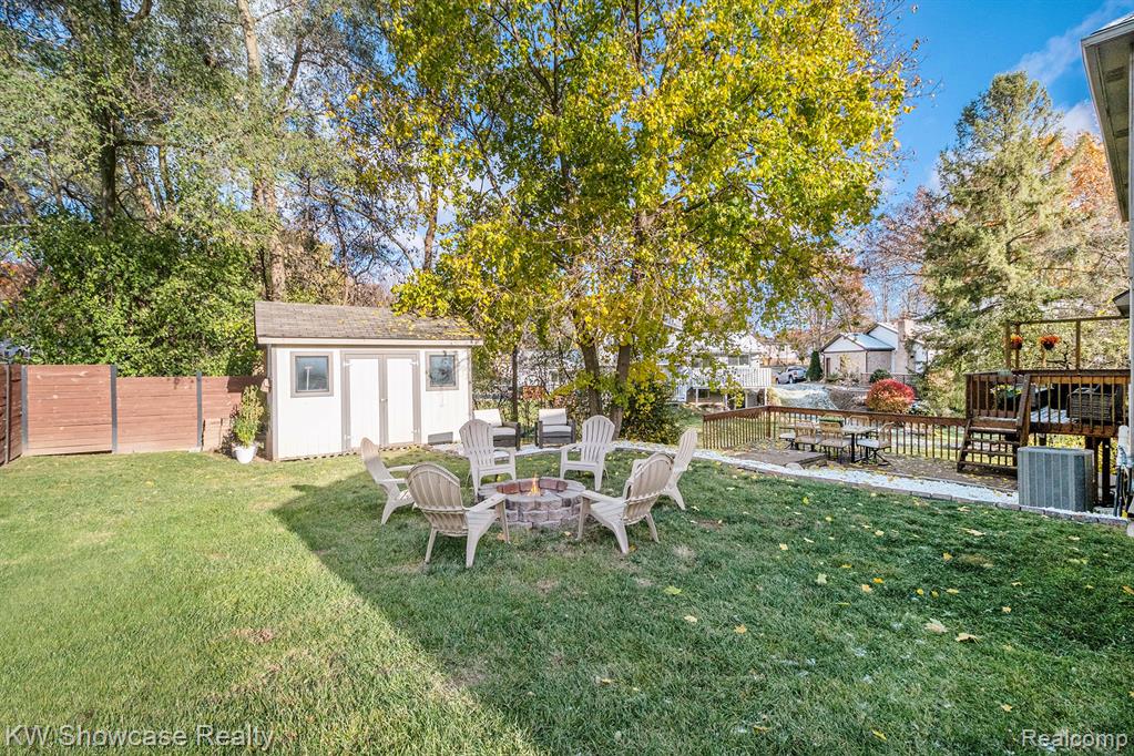 7936 Rampart Trail, Waterford, MI 48327 — Photo 24