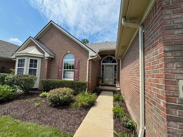 695 Woodhaven Drive, 64, Commerce Twp, MI 48390 — Photo 2