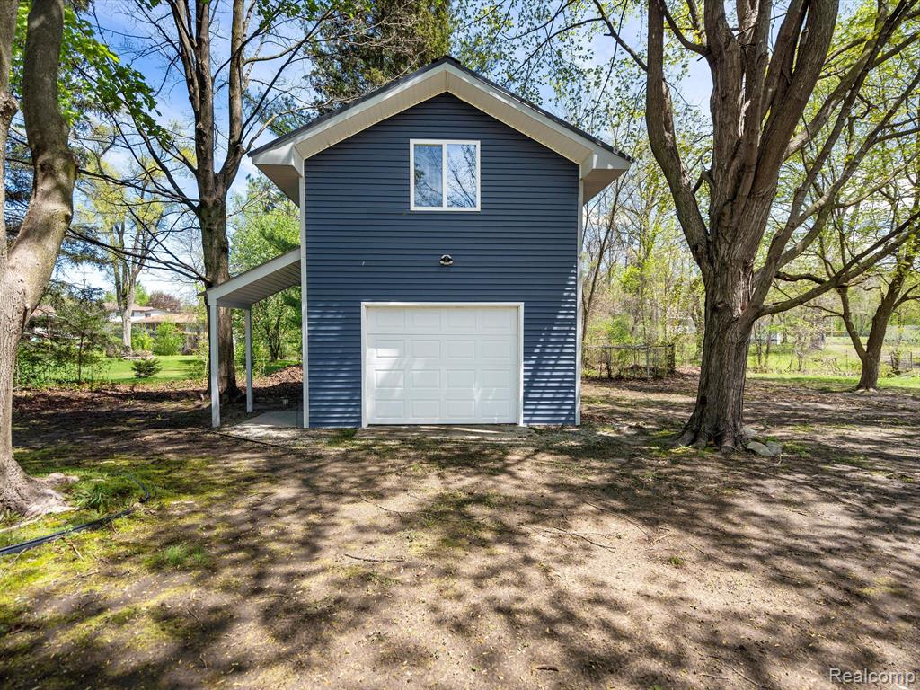 579 S HOSPITAL Road, Waterford, MI 48327 — Photo 40