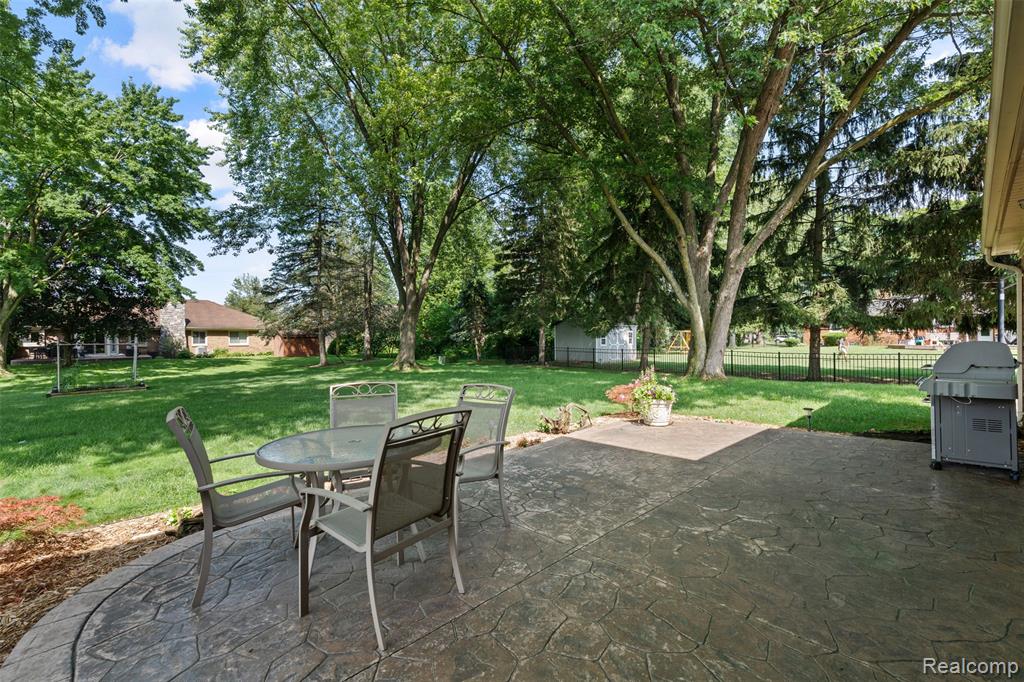 46959 Spruce Drive, Shelby Twp, MI 48315 — Photo 36