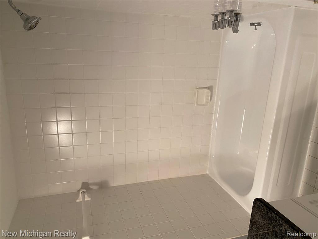 6157 ORCHARD LAKE RD APT 201, West Bloomfield, MI — Photo 15