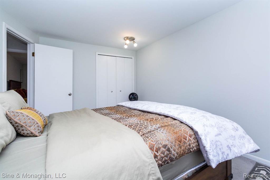 5082 Westmoreland Drive, Troy, MI 48085 — Photo 22