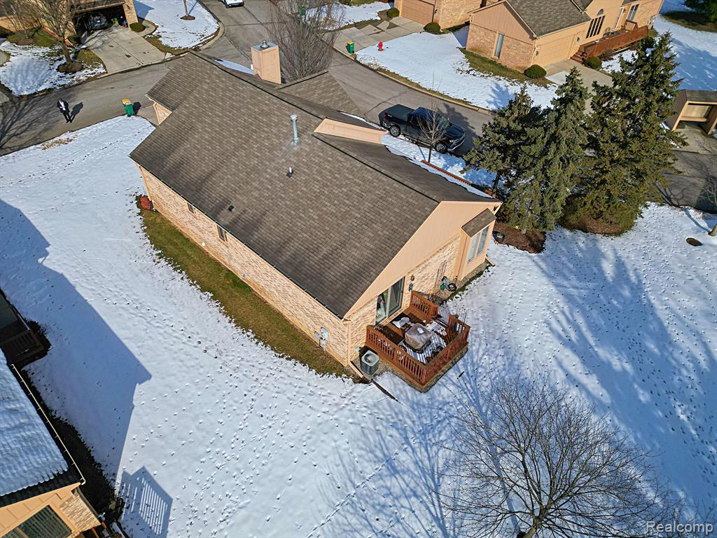 35053 KNOLLWOOD Lane, Farmington Hills, MI 48335 — Photo 17