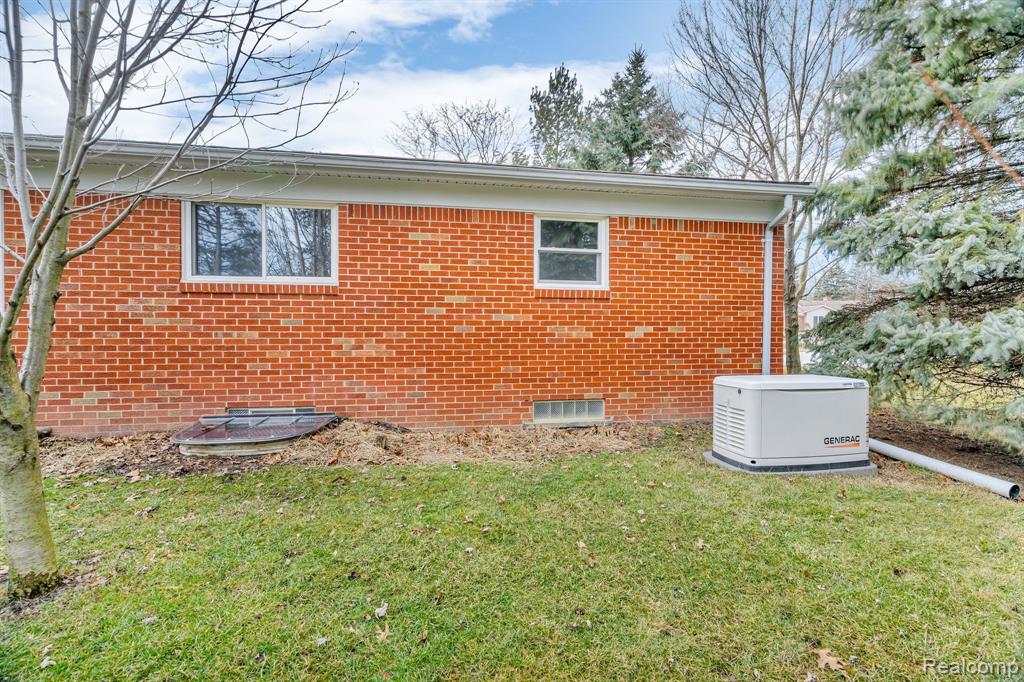 6084 HERBMOOR Street, Troy, MI 48098 — Photo 30