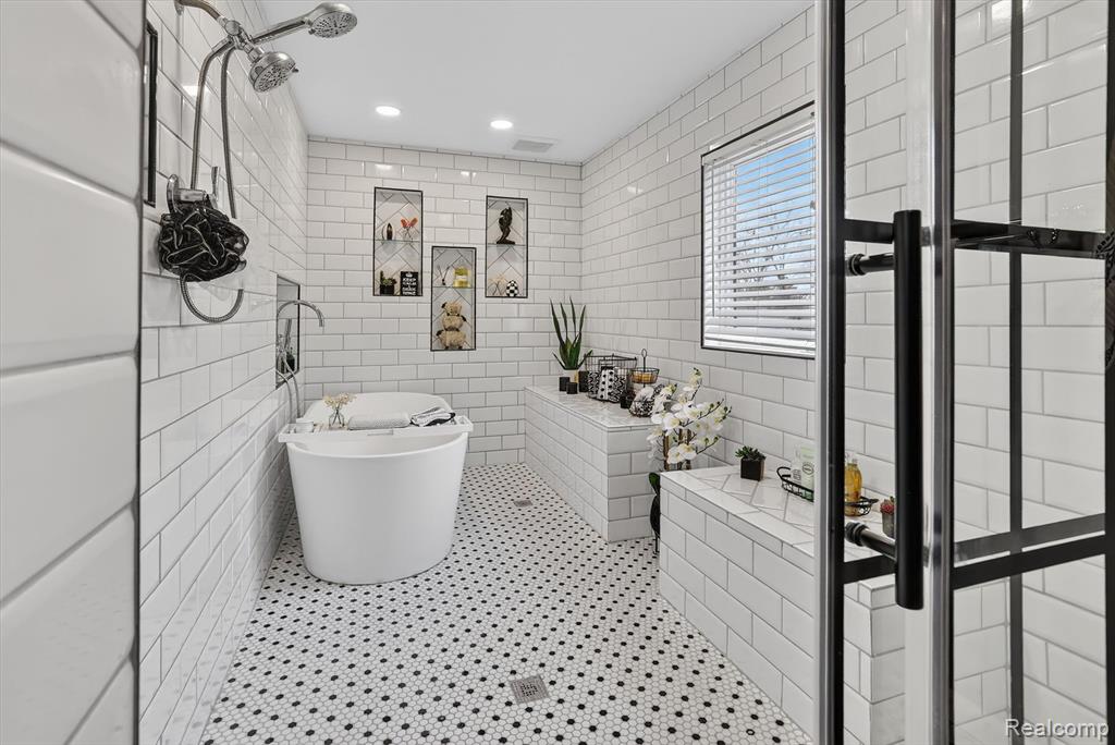 552 N McKinley Road, Flushing, MI 48433 — Photo 33