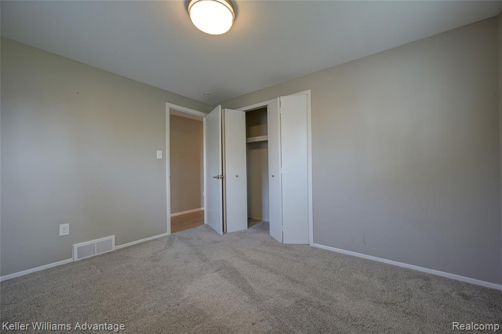 18467 Middlesex Avenue, Lathrup Village, MI 48076 — Photo 38