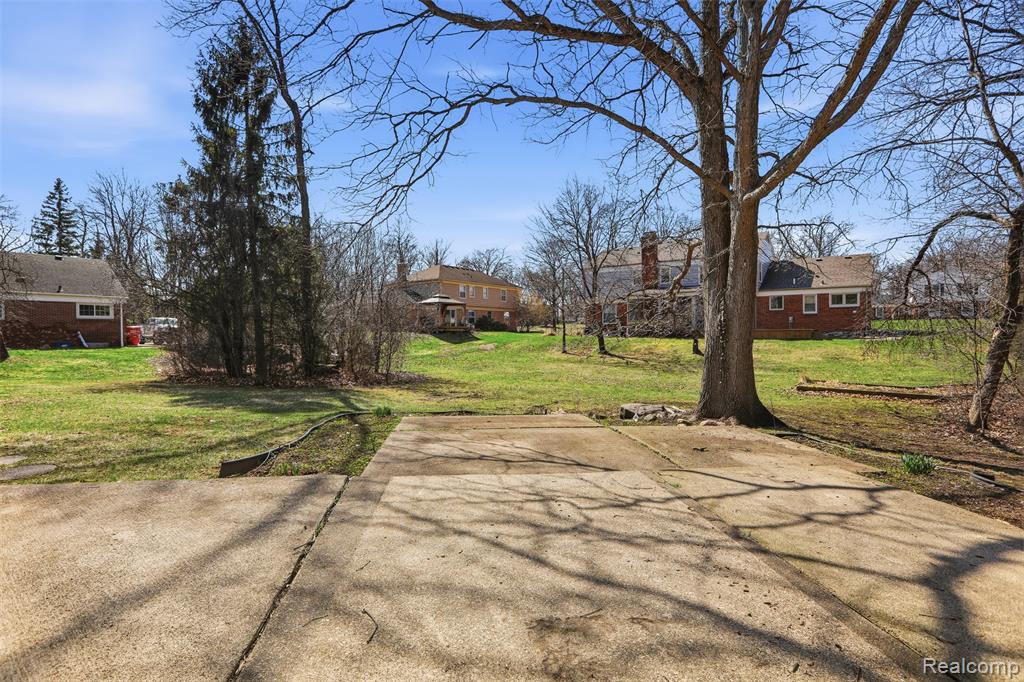 5972 Barnstable Court, West Bloomfield, MI — Photo 44