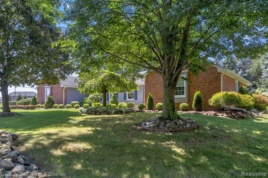 8821 NORTHAMPTON Drive, Plymouth, MI 48170 — Photo 6