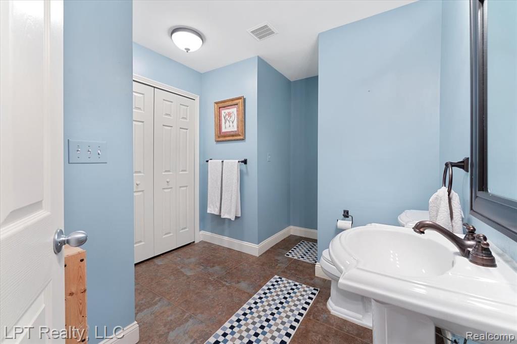 8617 Bonaventure Drive, Brighton, MI 48116 — Photo 39