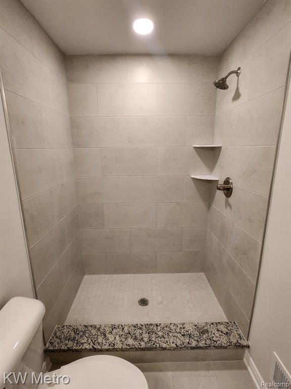 205 Whispering Pines Drive, 11, Fenton, MI 48430 — Photo 16