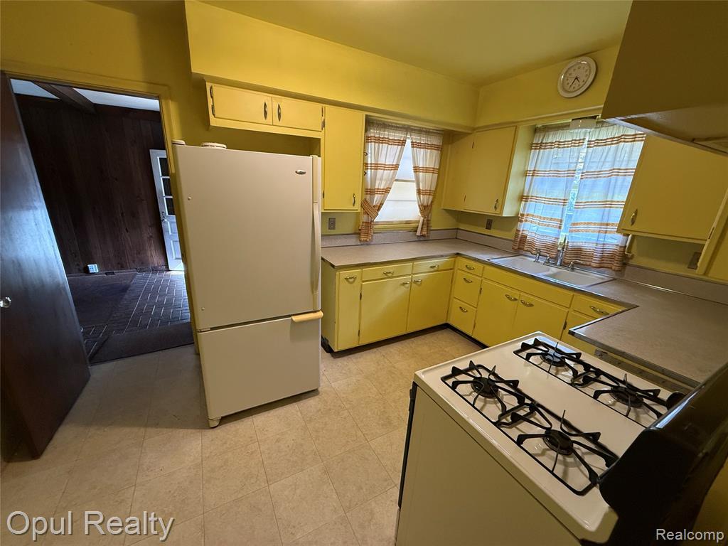 42550 Clemons Drive, Plymouth, MI 48170 — Photo 20