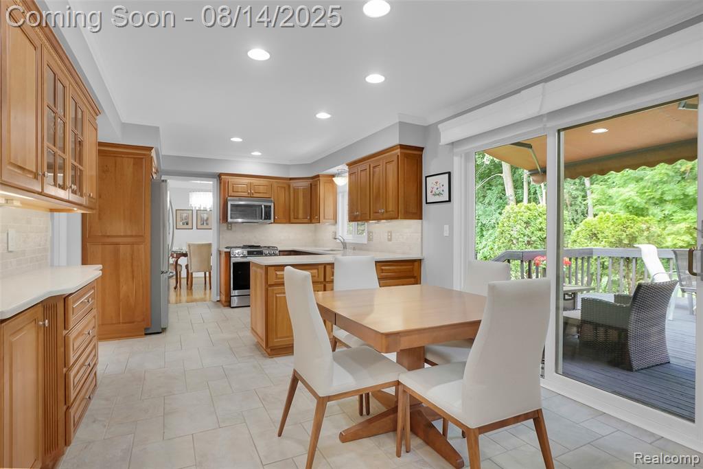 399 Silvervale Drive, Rochester Hills, MI 48309 — Photo 8